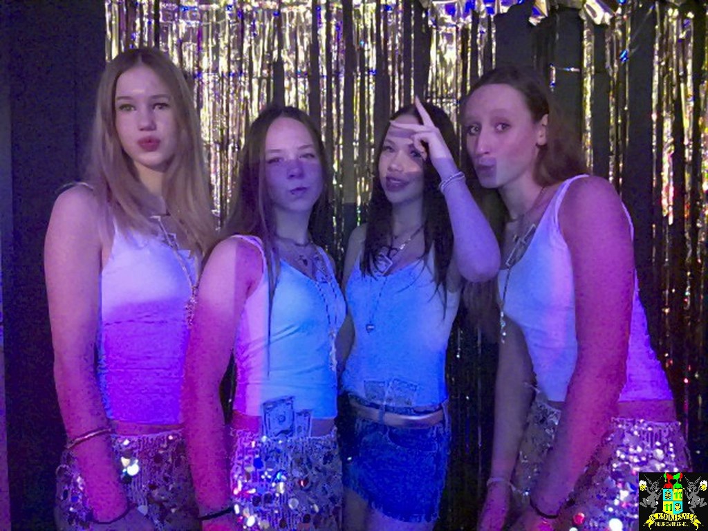 ../Images/Jeugd Opwarmbal Photobooth 073.jpg